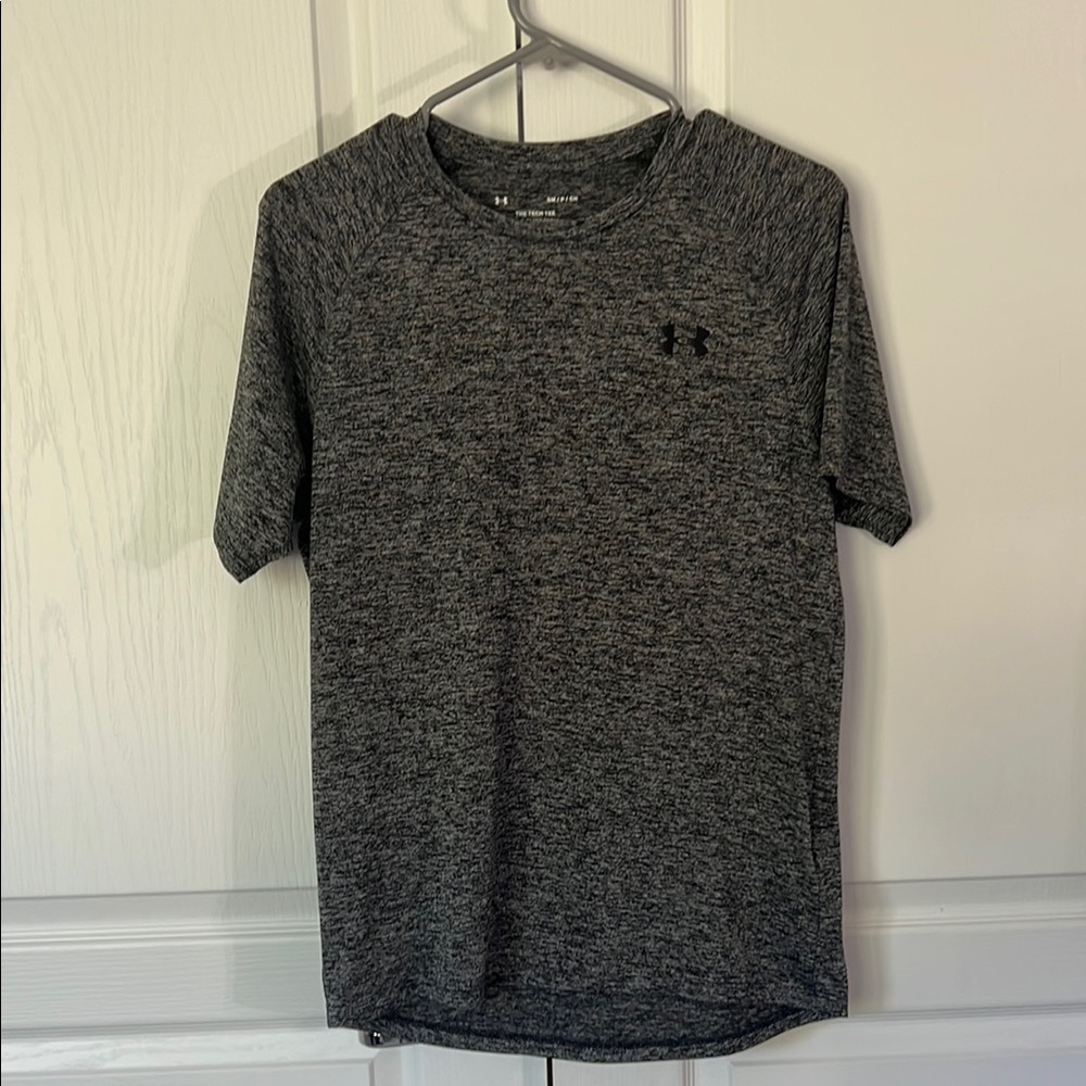Under Armour Gray Short Sleeve Athletic Tee